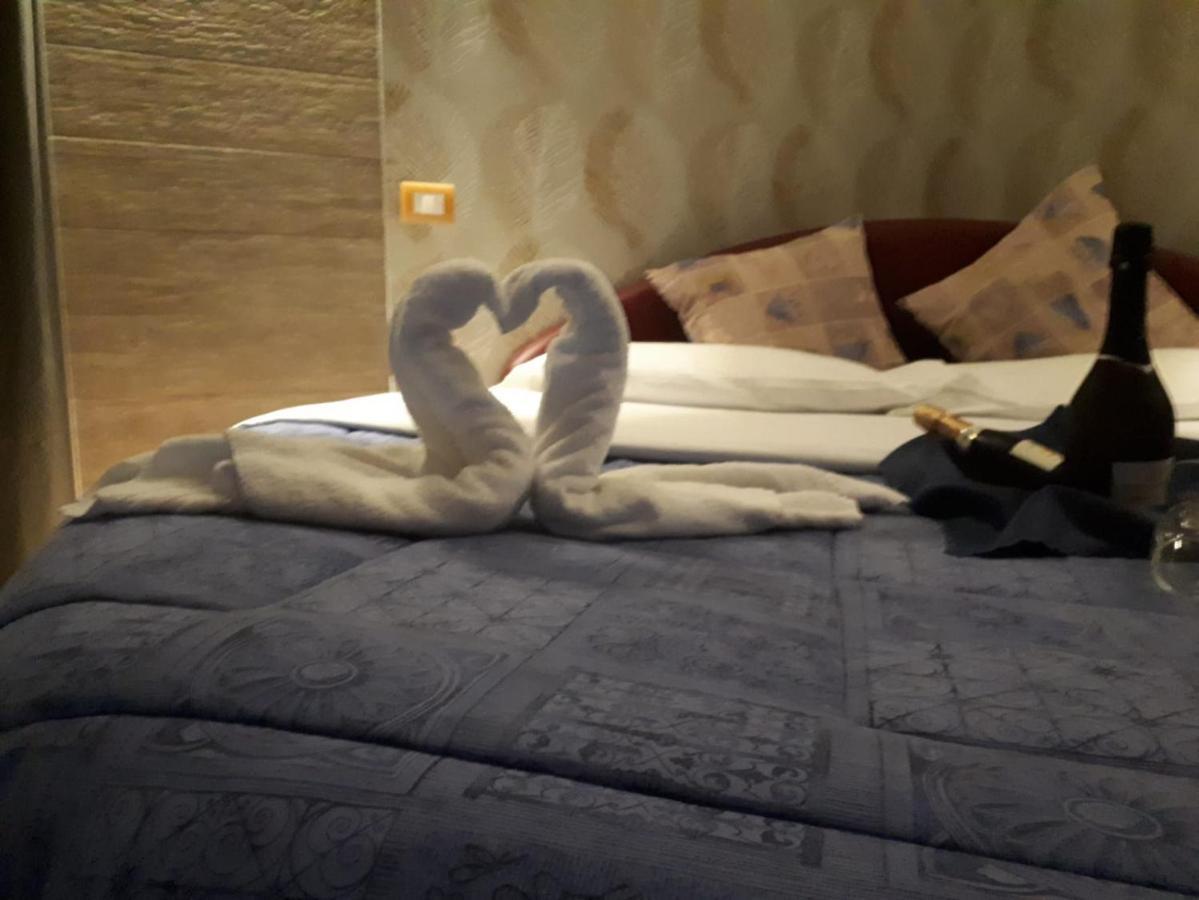 Thaire Resort Castel Volturno Buitenkant foto