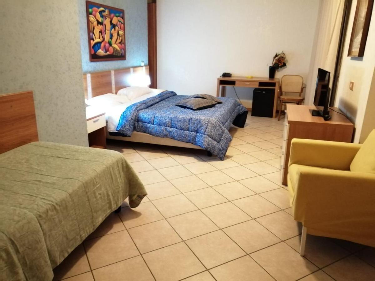 Thaire Resort Castel Volturno Buitenkant foto