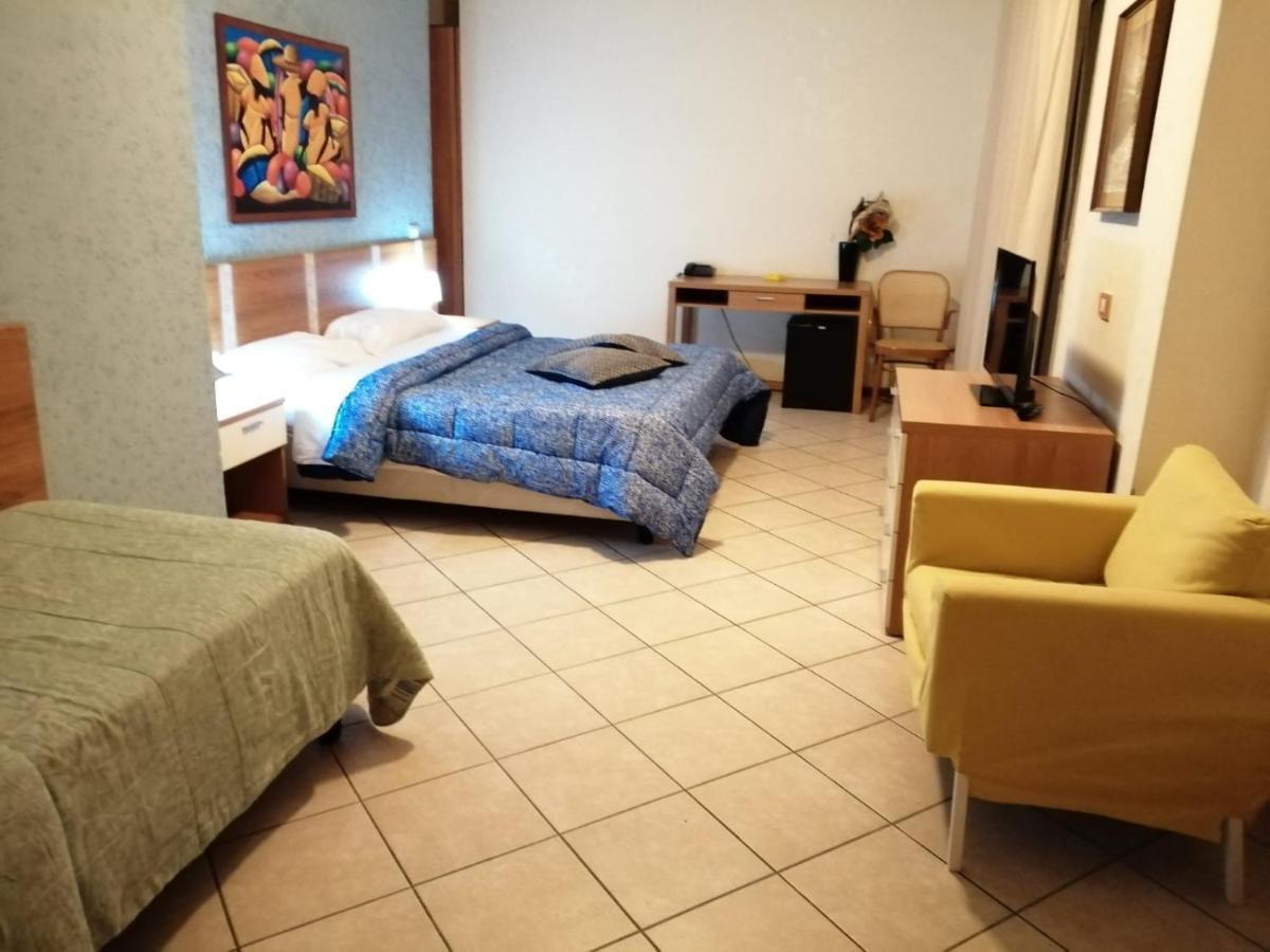 Thaire Resort Castel Volturno Buitenkant foto