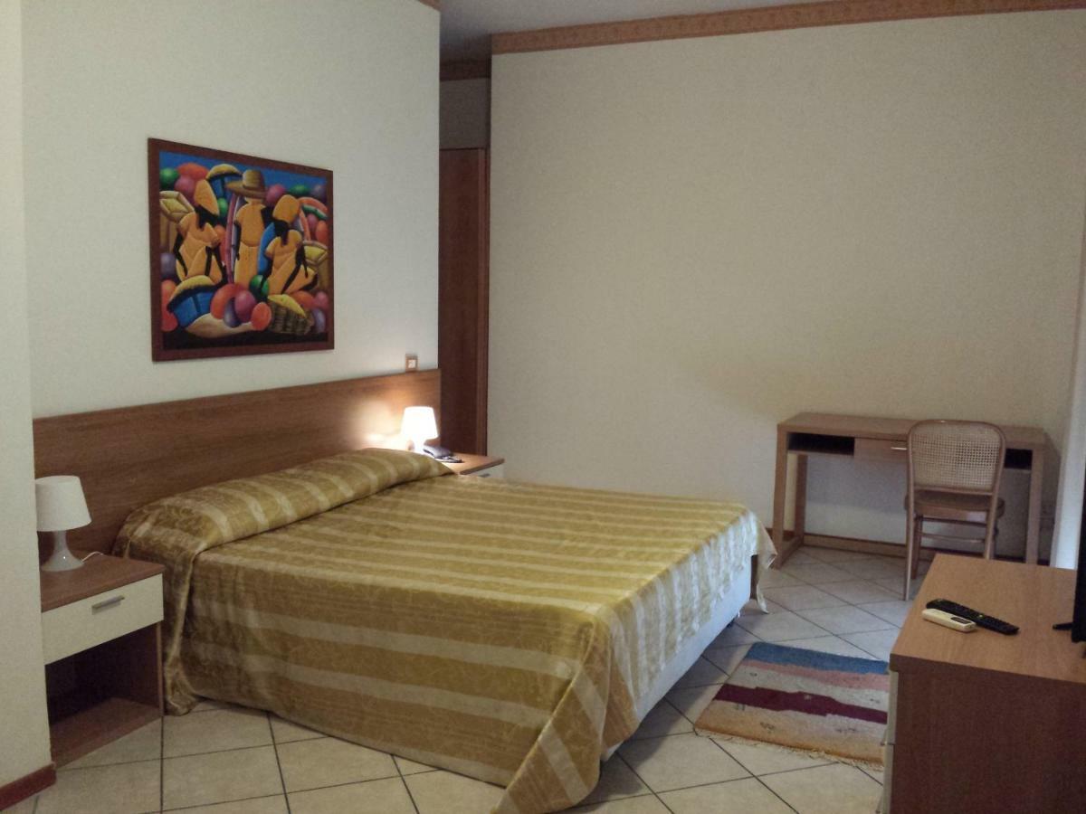 Thaire Resort Castel Volturno Buitenkant foto
