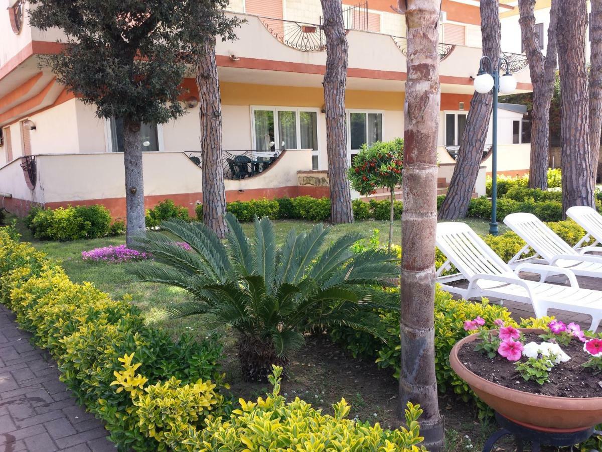 Thaire Resort Castel Volturno Buitenkant foto