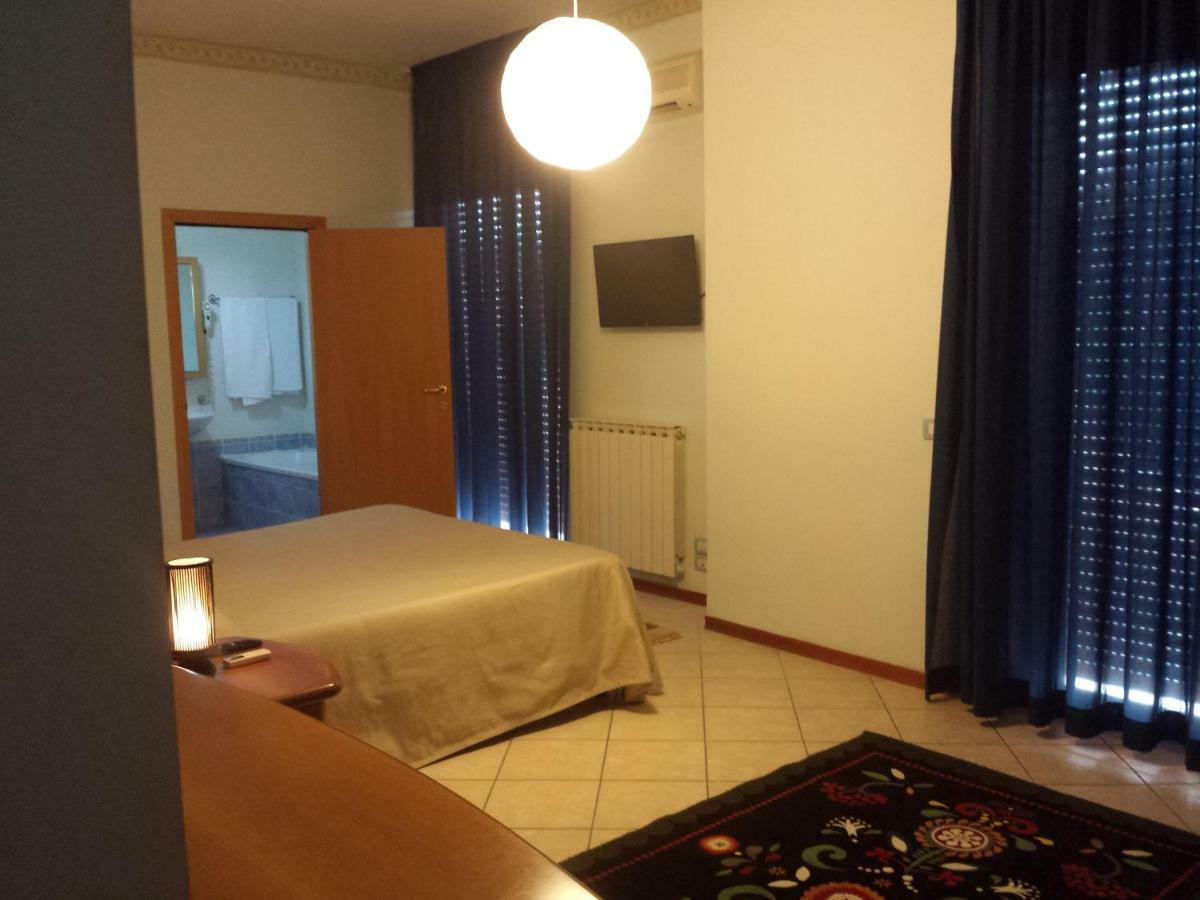 Thaire Resort Castel Volturno Buitenkant foto
