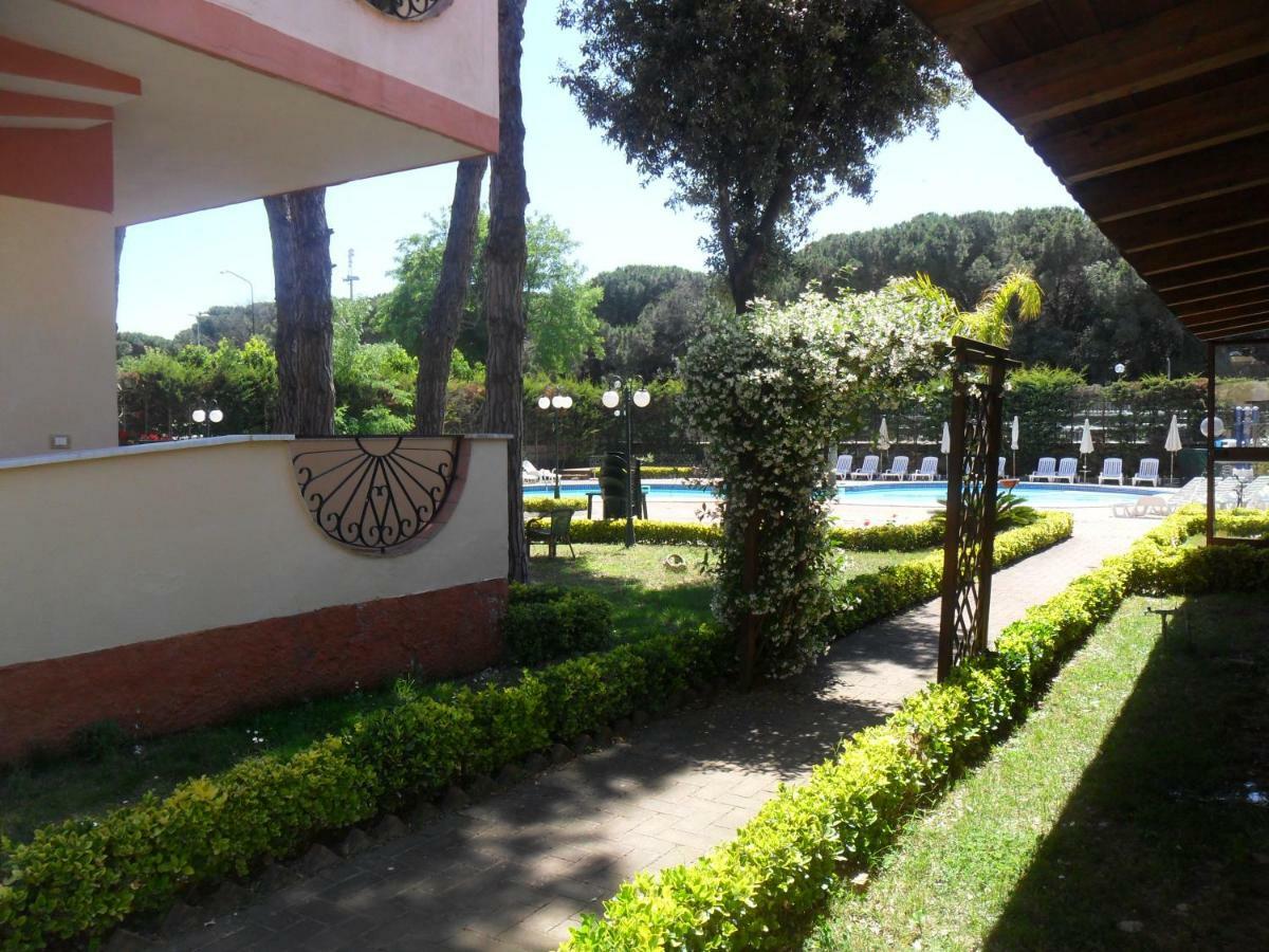 Thaire Resort Castel Volturno Buitenkant foto