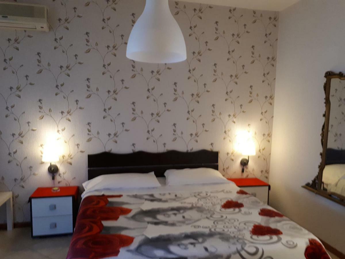 Thaire Resort Castel Volturno Buitenkant foto