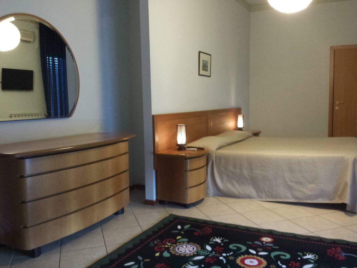 Thaire Resort Castel Volturno Buitenkant foto