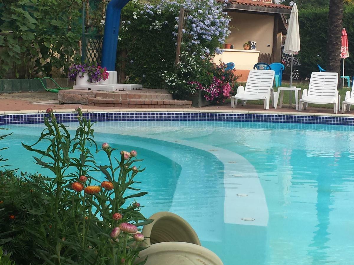 Thaire Resort Castel Volturno Buitenkant foto