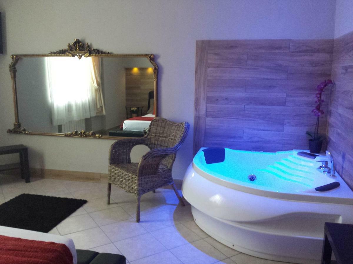 Thaire Resort Castel Volturno Buitenkant foto