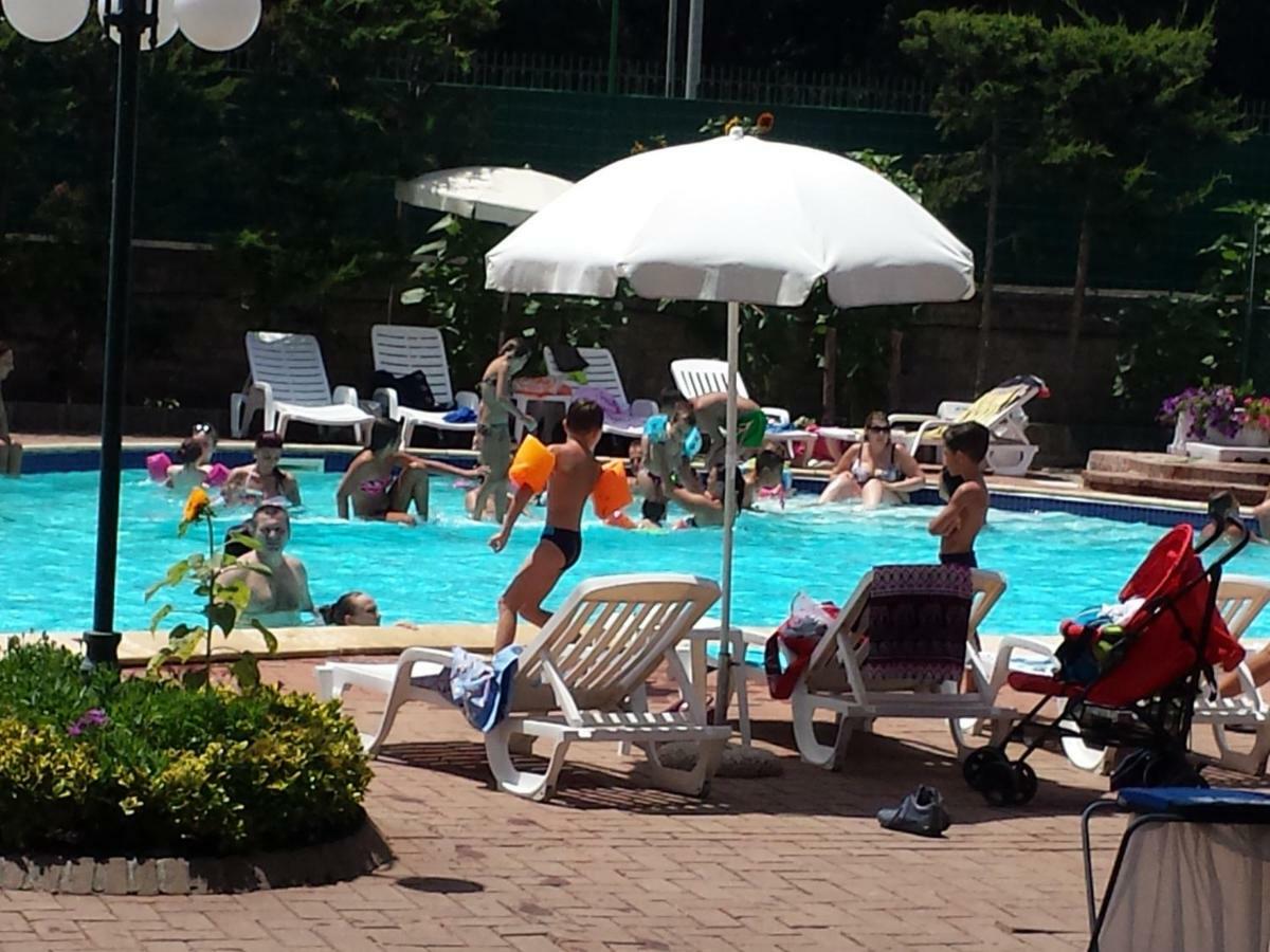 Thaire Resort Castel Volturno Buitenkant foto
