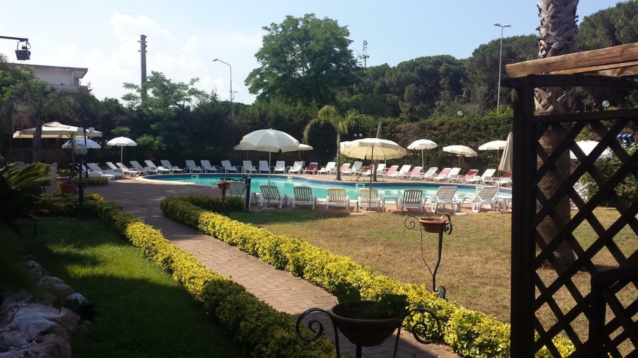 Thaire Resort Castel Volturno Buitenkant foto