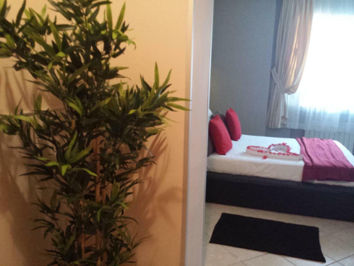 Thaire Resort Castel Volturno Buitenkant foto