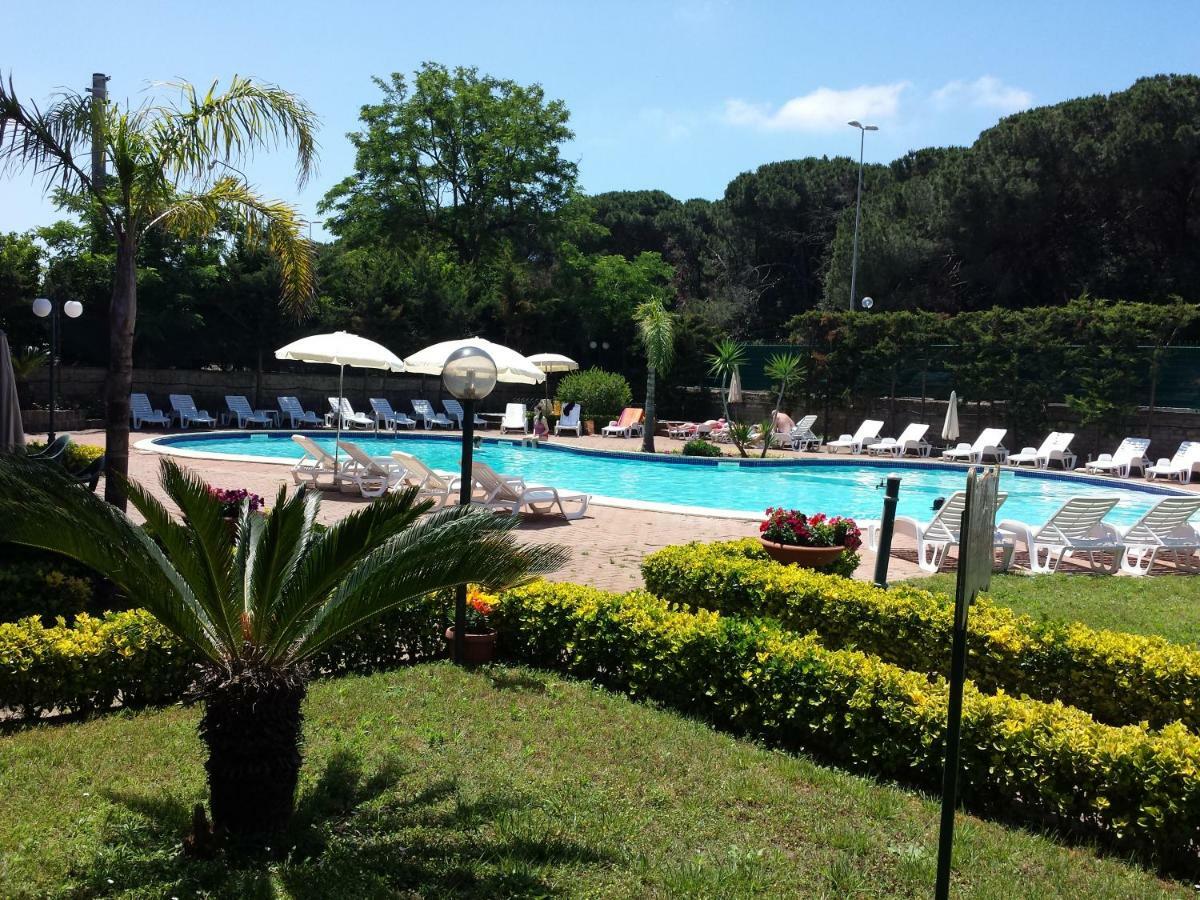 Thaire Resort Castel Volturno Buitenkant foto