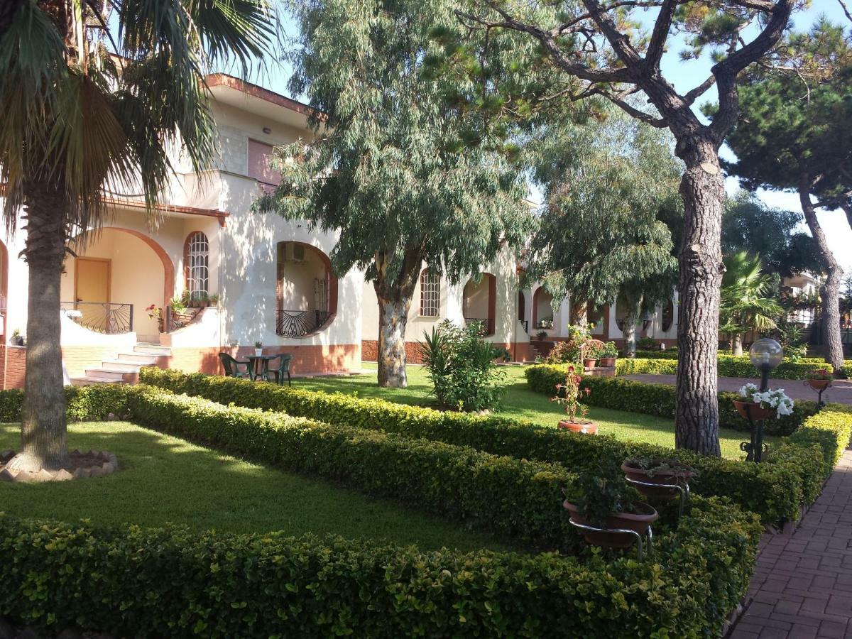 Thaire Resort Castel Volturno Buitenkant foto