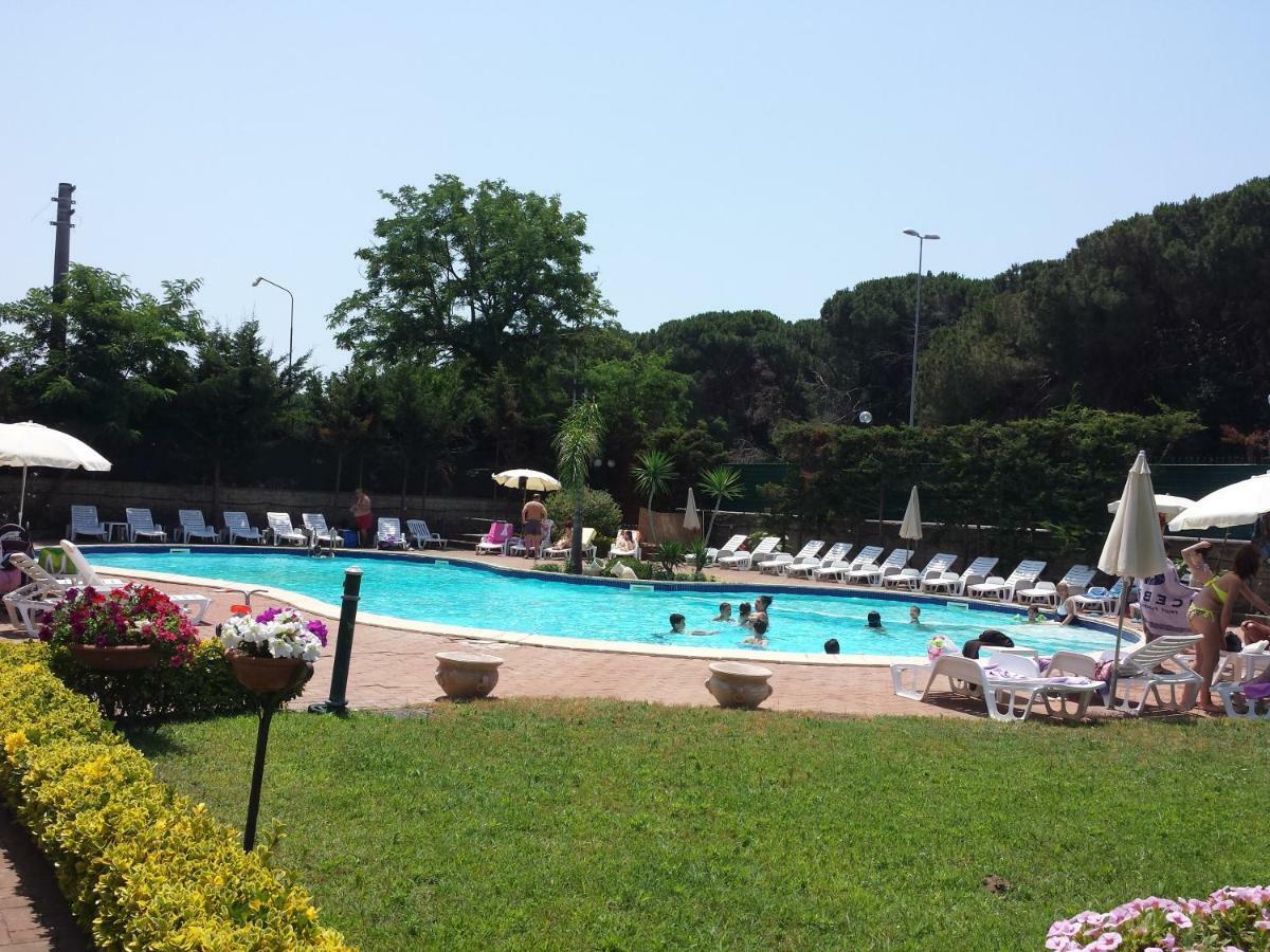 Thaire Resort Castel Volturno Buitenkant foto