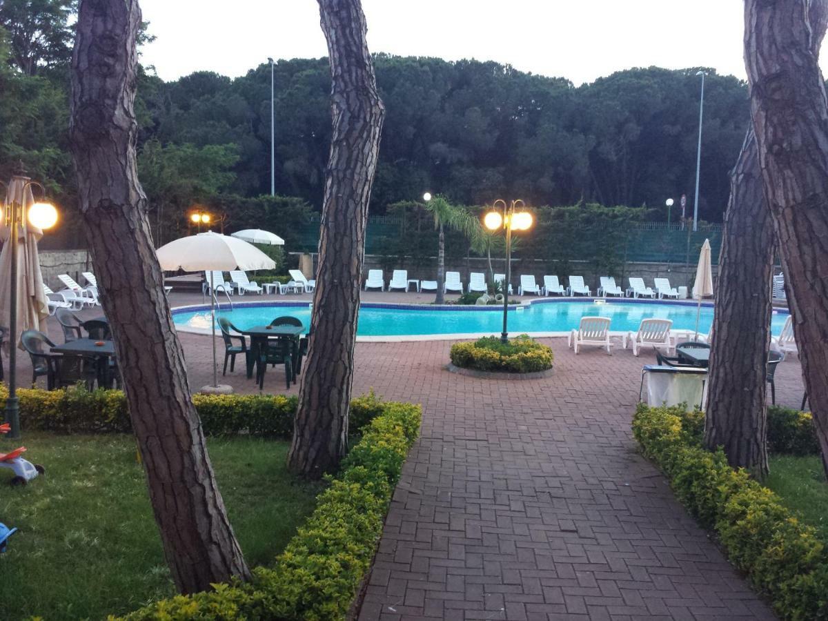 Thaire Resort Castel Volturno Buitenkant foto
