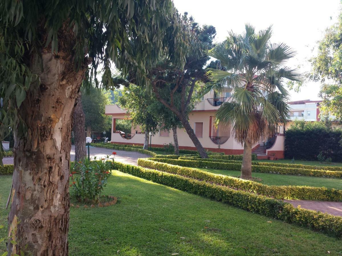 Thaire Resort Castel Volturno Buitenkant foto