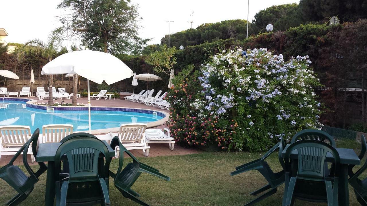 Thaire Resort Castel Volturno Buitenkant foto